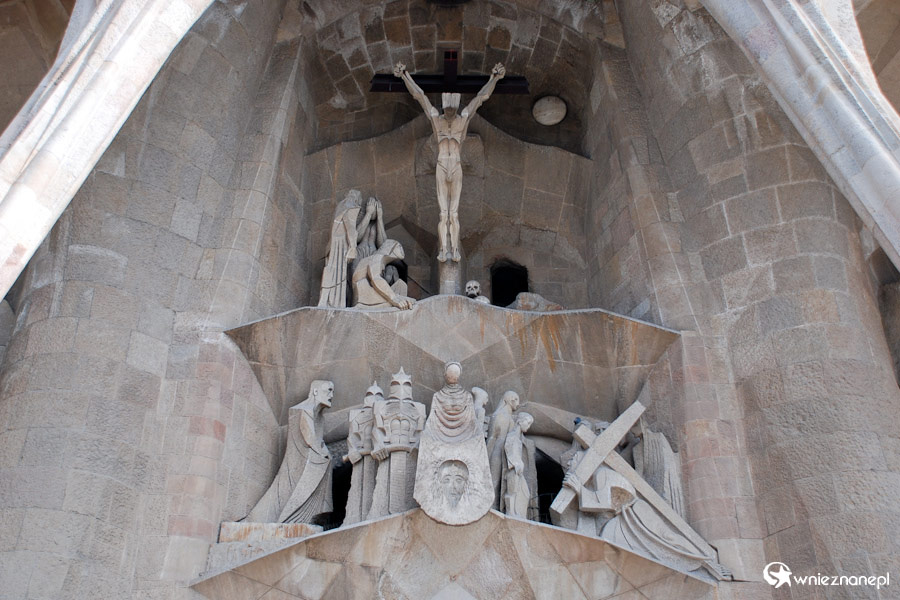 Barcelona. Rzeźba na fasadzie Sagrada Familia. - foto: wnieznane.pl Barcelona. Rzeźba na fasadzie Sagrada Familia. - foto: wnieznane.pl