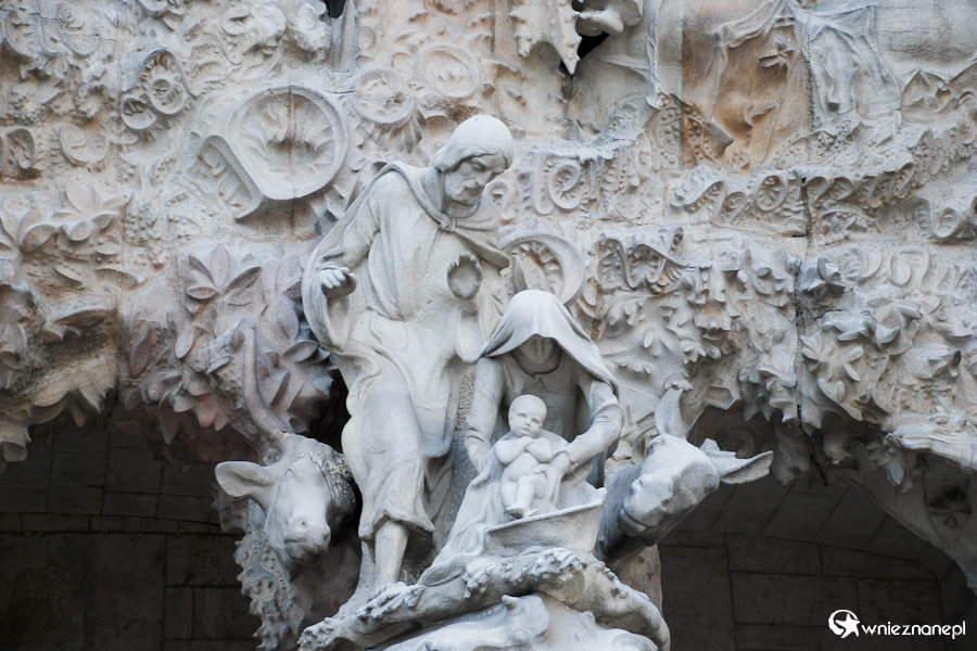 Barcelona. Rzeźba na fasadzie Sagrada Familia. - foto: wnieznane.pl Barcelona. Rzeźba na fasadzie Sagrada Familia. - foto: wnieznane.pl