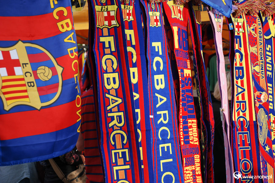 Barcelona. Tuż obok Camp Nou bez problemu kupimy klubowe pamiątki. - foto: wnieznane.pl Barcelona. Tuż obok Camp Nou bez problemu kupimy klubowe pamiątki. - foto: wnieznane.pl