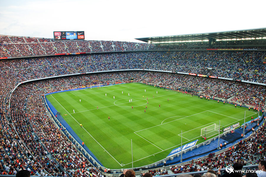 Barcelona. Camp Nou tuż przed rozpoczęciem meczu FC Barcelona - RCD Mallorca. - foto: wnieznane.pl Barcelona. Camp Nou tuż przed rozpoczęciem meczu FC Barcelona - RCD Mallorca. - foto: wnieznane.pl