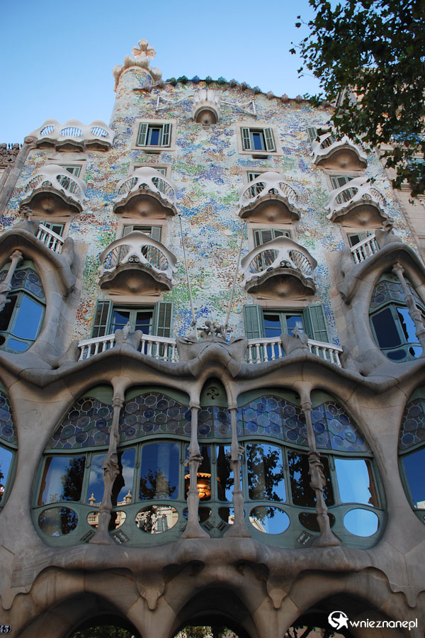 Barcelona. Casa Battló to perełka autorstwa Antonio Gaudiego. - foto: wnieznane.pl Barcelona. Casa Battló to perełka autorstwa Antonio Gaudiego. - foto: wnieznane.pl
