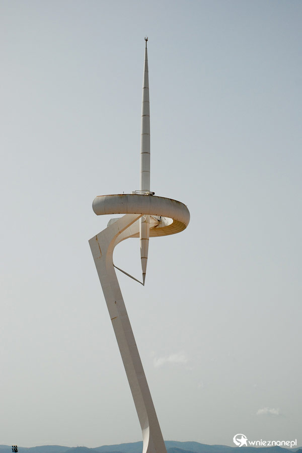 Barcelona. Okazała antena w wiosce olimpijskiej. - foto: wnieznane.pl Barcelona. Okazała antena w wiosce olimpijskiej. - foto: wnieznane.pl