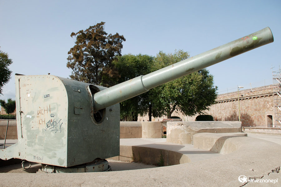 Barcelona. Działo przypomina o militarnym obliczu wzgórza Montjuic. - foto: wnieznane.pl Barcelona. Działo przypomina o militarnym obliczu wzgórza Montjuic. - foto: wnieznane.pl