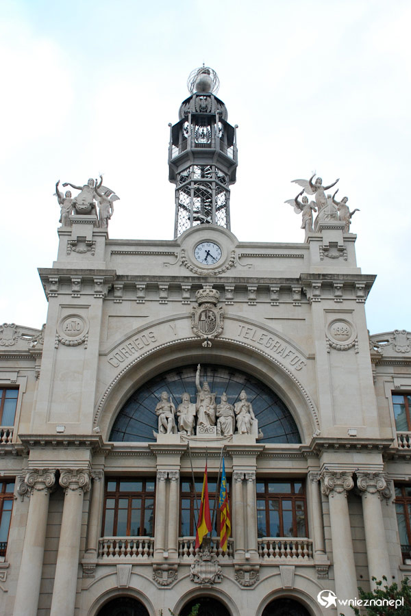 Walencja. Budynek poczty przy placu Ratuszowym. - foto: wnieznane.pl Walencja. Budynek poczty przy placu Ratuszowym. - foto: wnieznane.pl