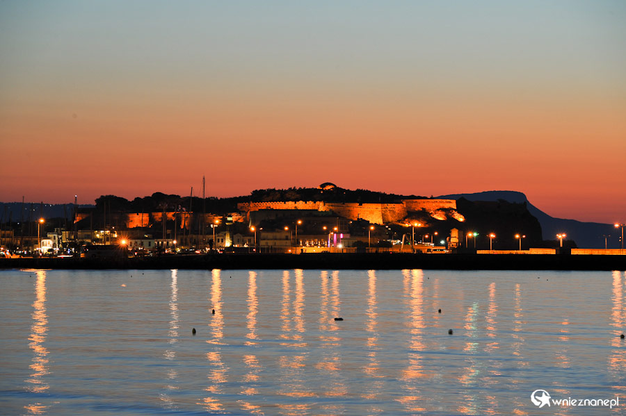 Wyspa Kreta. Rethymnon w zapadającym zmroku. - foto: wnieznane.pl Wyspa Kreta. Rethymnon w zapadającym zmroku. - foto: wnieznane.pl
