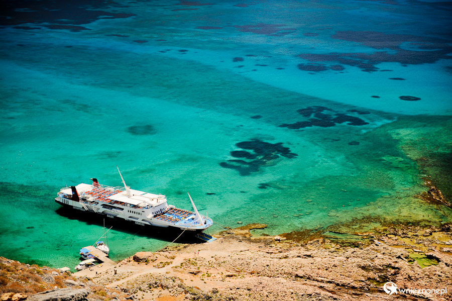 Wyspa Kreta. Nasz statek cumuje przy Gramvousie. - foto: wnieznane.pl Wyspa Kreta. Nasz statek cumuje przy Gramvousie. - foto: wnieznane.pl
