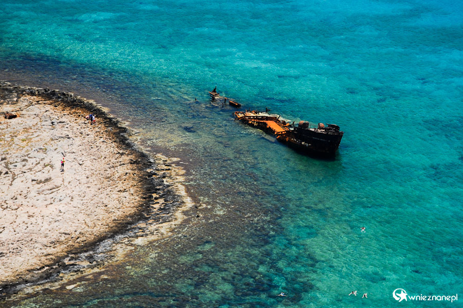 Wyspa Kreta. Woda w okolicach Gramvousy i wrak statku. - foto: wnieznane.pl Wyspa Kreta. Woda w okolicach Gramvousy i wrak statku. - foto: wnieznane.pl
