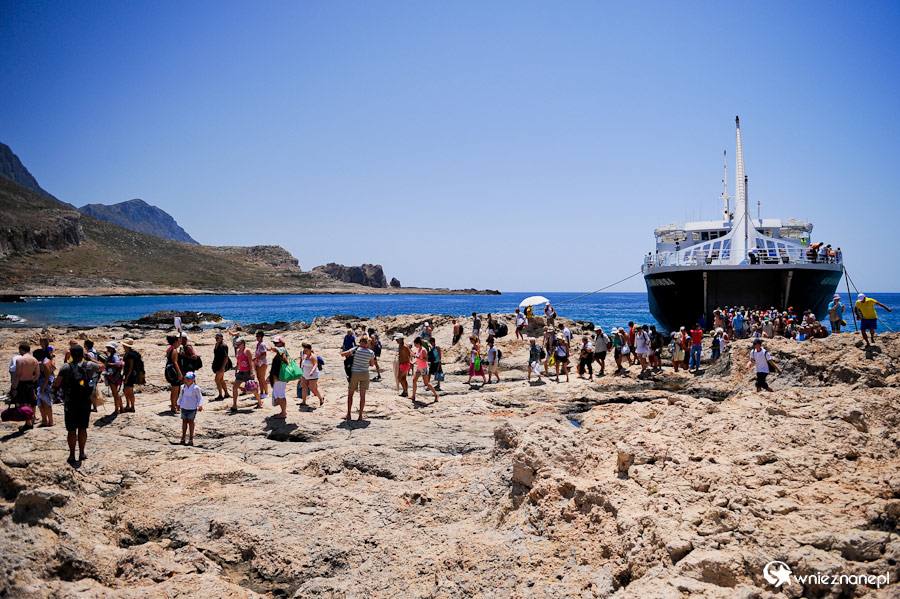 Wyspa Kreta. Statek cumuje przy Lagunie Balos. - foto: wnieznane.pl Wyspa Kreta. Statek cumuje przy Lagunie Balos. - foto: wnieznane.pl