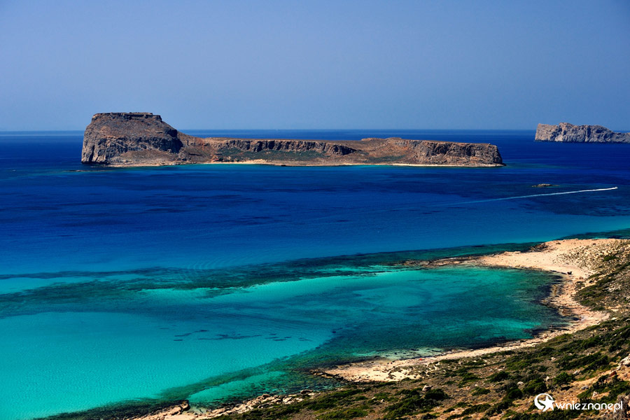 Wyspa Kreta. Wspaniałe krajobrazy laguny Balos. W tle wyspa Gramvousa. - foto: wnieznane.pl Wyspa Kreta. Wspaniałe krajobrazy laguny Balos. W tle wyspa Gramvousa. - foto: wnieznane.pl