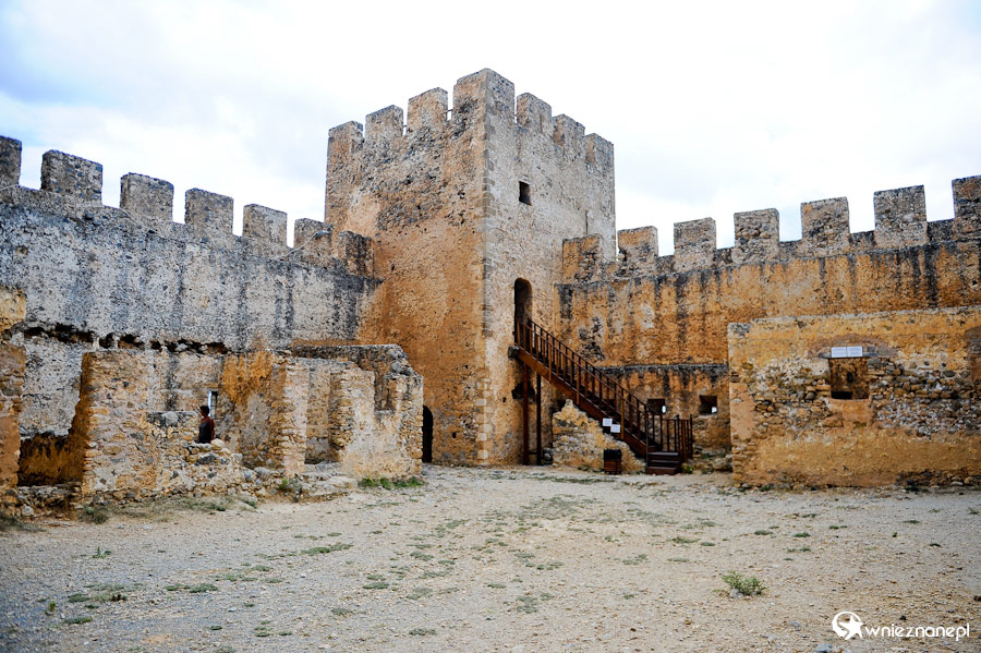 Wyspa Kreta. Ruiny twierdzy Frangokastello. - foto: wnieznane.pl Wyspa Kreta. Ruiny twierdzy Frangokastello. - foto: wnieznane.pl