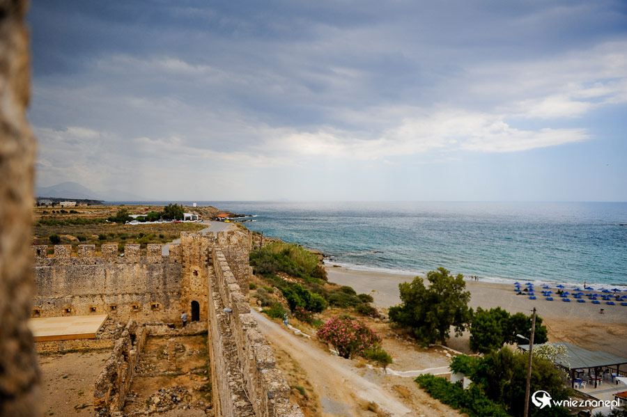 Wyspa Kreta. Widok na morze z ruin twierdzy Frangokastello. - foto: wnieznane.pl Wyspa Kreta. Widok na morze z ruin twierdzy Frangokastello. - foto: wnieznane.pl