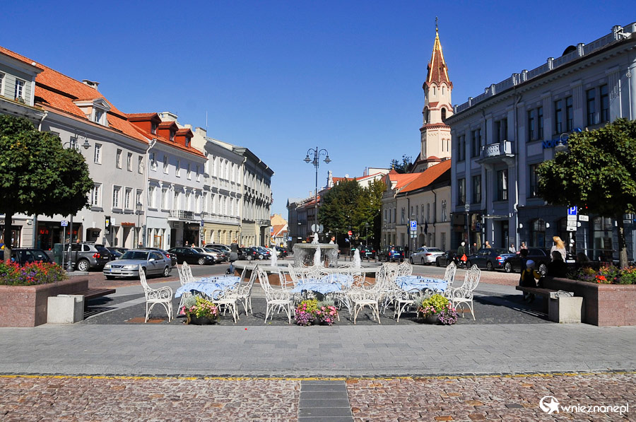 Wilno. Plac, przy którym stoi budynek Ratusza. - foto: wnieznane.pl Wilno. Plac, przy którym stoi budynek Ratusza. - foto: wnieznane.pl