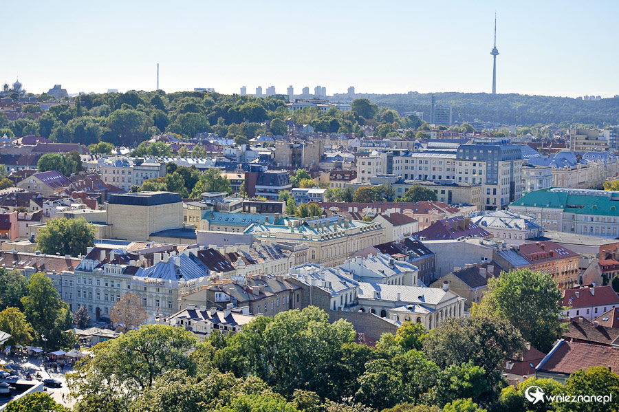 Wilno. Widok na miasto. W tle wieża telewizyjna. - foto: wnieznane.pl Wilno. Widok na miasto. W tle wieża telewizyjna. - foto: wnieznane.pl