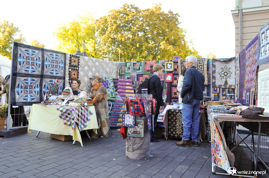 Wilno. Rękodzieło do kupienia na jarmarku w centrum miasta. - foto: wnieznane.pl Wilno. Rękodzieło do kupienia na jarmarku w centrum miasta. - foto: wnieznane.pl