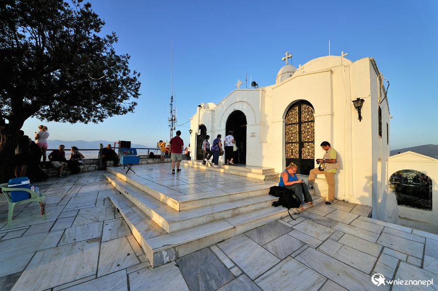 Ateny. Kościółek Agios Georgios na szczycie Wzgórza Likavitos. - foto: wnieznane.pl Ateny. Kościółek Agios Georgios na szczycie Wzgórza Likavitos. - foto: wnieznane.pl