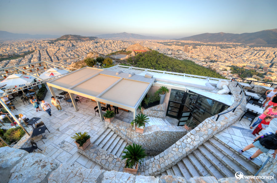 Ateny. Kawiarnia na szczycie Wzgórza Likavitos. - foto: wnieznane.pl Ateny. Kawiarnia na szczycie Wzgórza Likavitos. - foto: wnieznane.pl