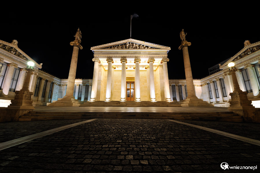 Ateny. Neoklasycystyczny budynek Akademii Ateńskiej. - foto: wnieznane.pl Ateny. Neoklasycystyczny budynek Akademii Ateńskiej. - foto: wnieznane.pl