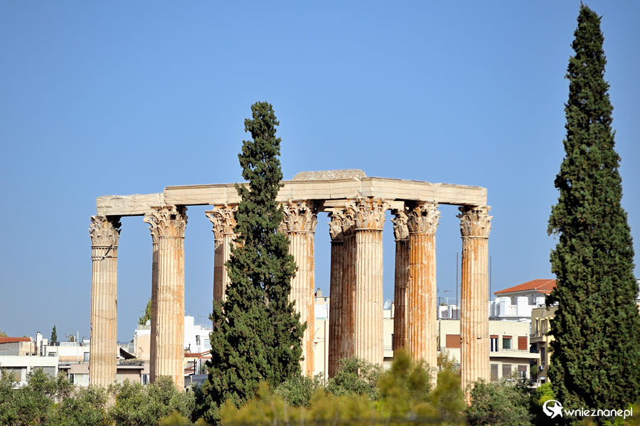 Ateny. Kolumnada Świątyni Zeusa Olimpijskiego.  - foto: wnieznane.pl Ateny. Kolumnada Świątyni Zeusa Olimpijskiego.  - foto: wnieznane.pl