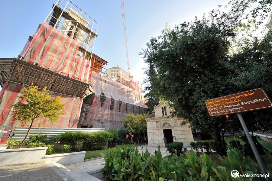 Ateny. Katedra ateńska w remoncie i Kościół Ayos Eleytherios. - foto: wnieznane.pl Ateny. Katedra ateńska w remoncie i Kościół Ayos Eleytherios. - foto: wnieznane.pl