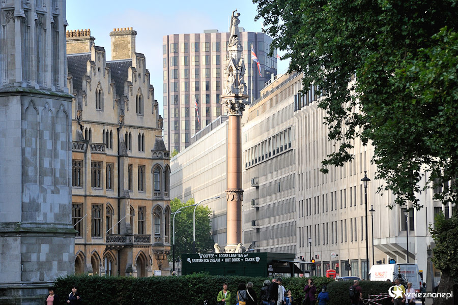 Londyn. Kolumna przy Opactwie Westminsterskim. - foto: wnieznane.pl Londyn. Kolumna przy Opactwie Westminsterskim. - foto: wnieznane.pl