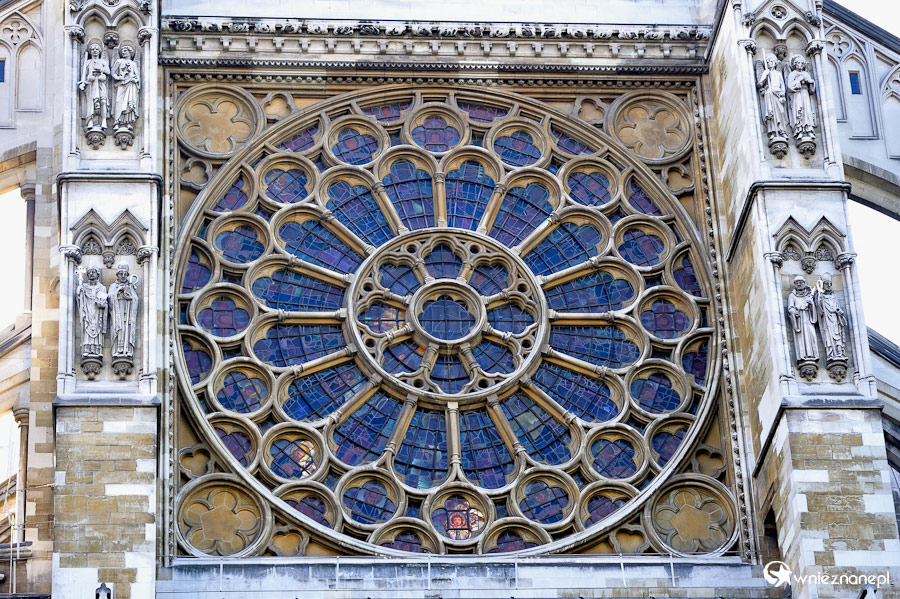Londyn. Rozeta w elewacji Opactwa Westminsterskiego. - foto: wnieznane.pl Londyn. Rozeta w elewacji Opactwa Westminsterskiego. - foto: wnieznane.pl