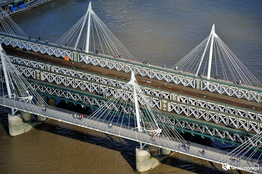 Londyn. Most kolejowy widziany z London Eye. - foto: wnieznane.pl Londyn. Most kolejowy widziany z London Eye. - foto: wnieznane.pl