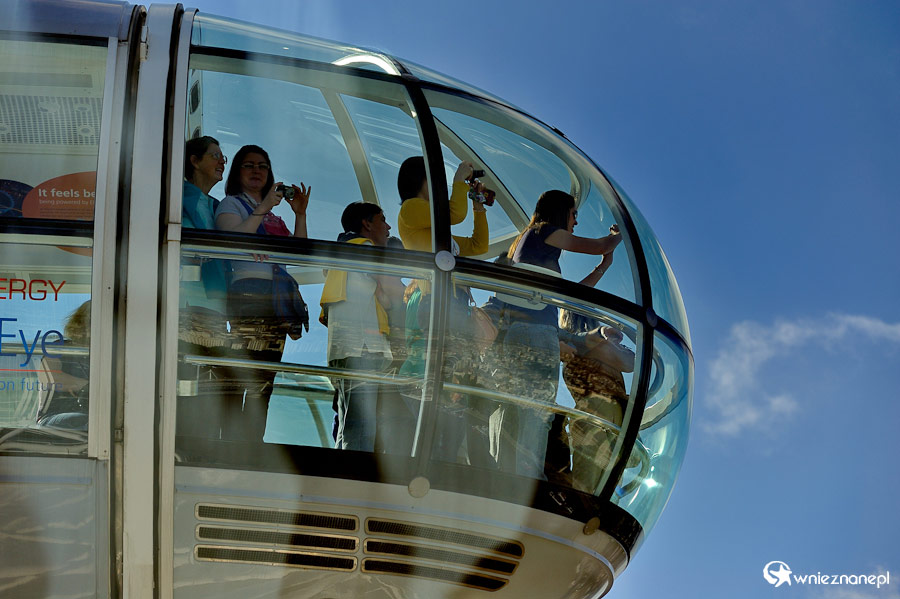 Londyn. Turyści w kapsule London Eye. - foto: wnieznane.pl Londyn. Turyści w kapsule London Eye. - foto: wnieznane.pl
