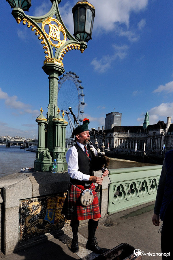 Londyn. Na Moście Westminsterskim. - foto: wnieznane.pl Londyn. Na Moście Westminsterskim. - foto: wnieznane.pl