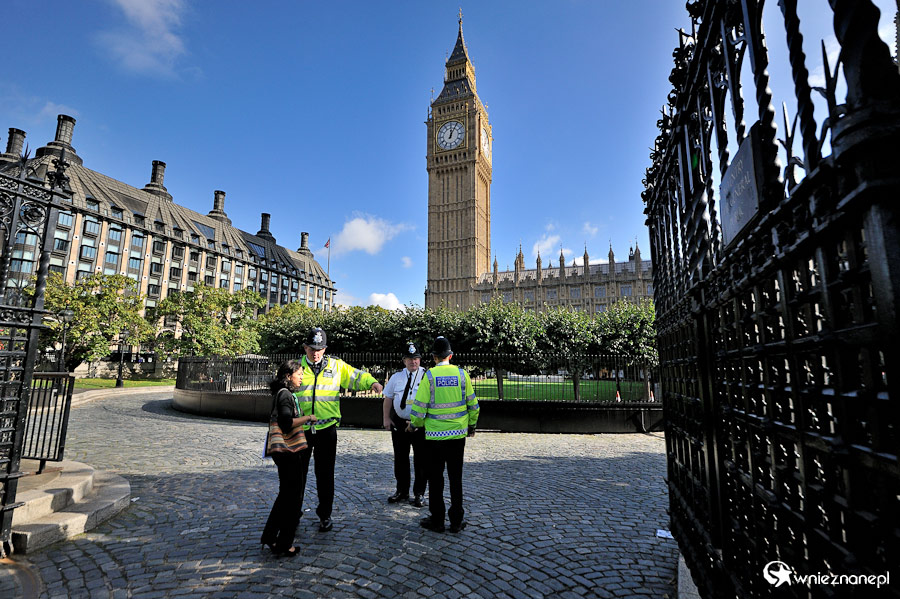 Londyn. Wejście do Parlamentu. W tle Big Ben. - foto: wnieznane.pl Londyn. Wejście do Parlamentu. W tle Big Ben. - foto: wnieznane.pl