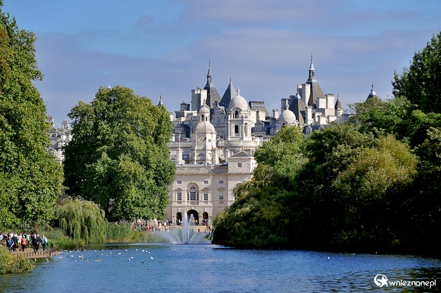 Londyn. St. James's Park. Widok na pałac. - foto: wnieznane.pl Londyn. St. James's Park. Widok na pałac. - foto: wnieznane.pl