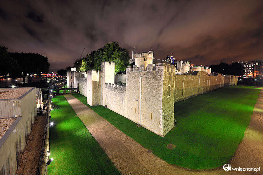 Londyn. Oświetlona Tower of London. - foto: wnieznane.pl Londyn. Oświetlona Tower of London. - foto: wnieznane.pl