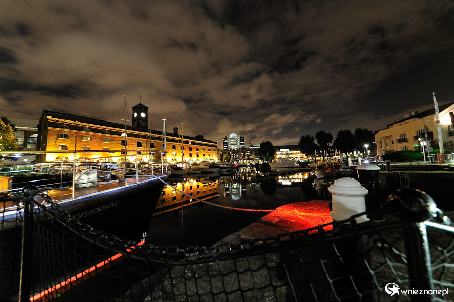 Londyn. Pięknie oświetlone Doki św. Katarzyny. - foto: wnieznane.pl Londyn. Pięknie oświetlone Doki św. Katarzyny. - foto: wnieznane.pl