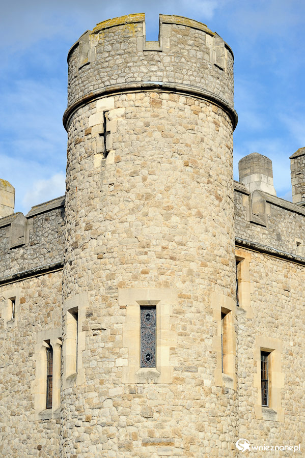 Londyn. Jedna z wież Tower of London. - foto: wnieznane.pl Londyn. Jedna z wież Tower of London. - foto: wnieznane.pl