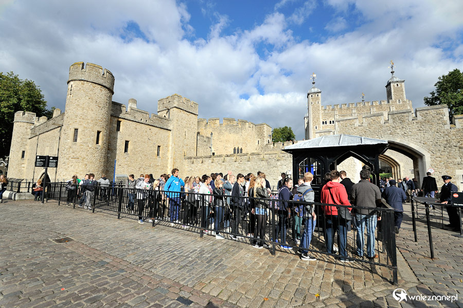 Londyn. Wejście na teren Tower of London. - foto: wnieznane.pl Londyn. Wejście na teren Tower of London. - foto: wnieznane.pl
