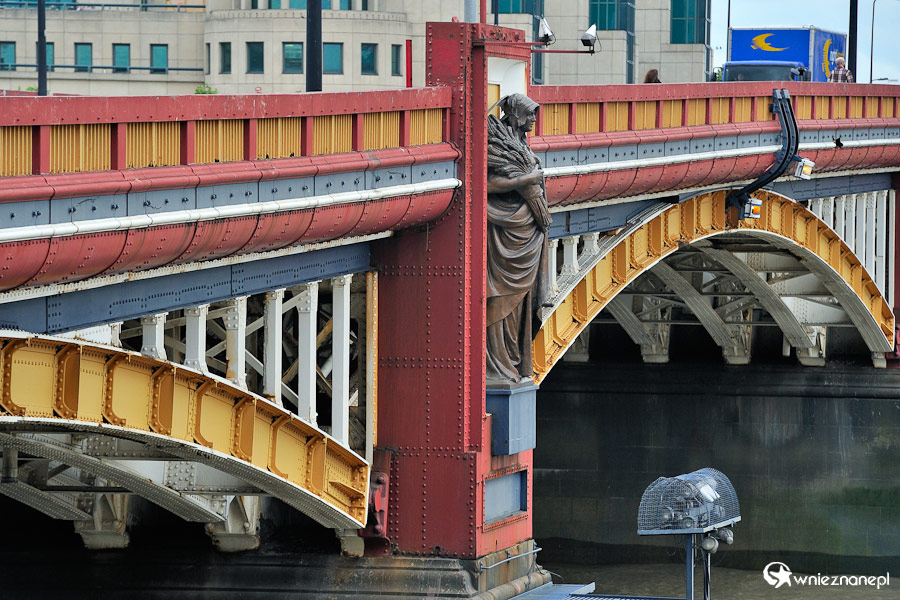 Londyn. Ciekawe zdobienie Vauxhall Bridge. - foto: wnieznane.pl Londyn. Ciekawe zdobienie Vauxhall Bridge. - foto: wnieznane.pl