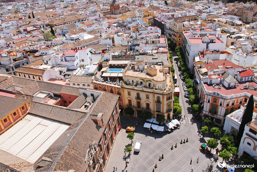 Sewilla. Plac przylegający do La Giraldy. - foto: wnieznane.pl Sewilla. Plac przylegający do La Giraldy. - foto: wnieznane.pl