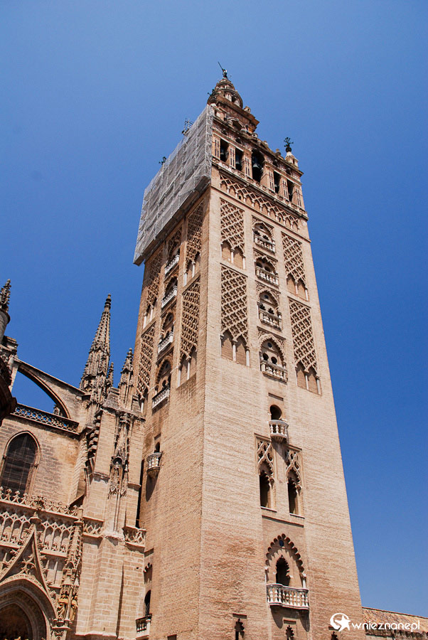 Sewilla. Na szczyt wieży Giralda wjeżdżano niegdyś konno. - foto: wnieznane.pl Sewilla. Na szczyt wieży Giralda wjeżdżano niegdyś konno. - foto: wnieznane.pl
