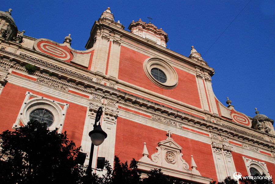 Sewilla. Ceglaste odcienie kościoła w Sewilli. - foto: wnieznane.pl Sewilla. Ceglaste odcienie kościoła w Sewilli. - foto: wnieznane.pl