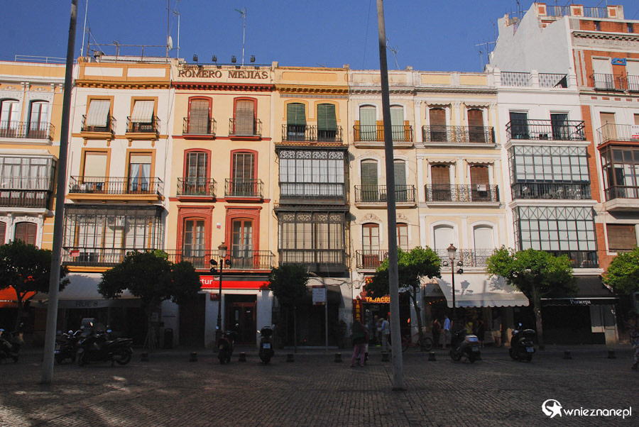 Sewilla. Kamienice przy Plaza de San Francisco. - foto: wnieznane.pl Sewilla. Kamienice przy Plaza de San Francisco. - foto: wnieznane.pl