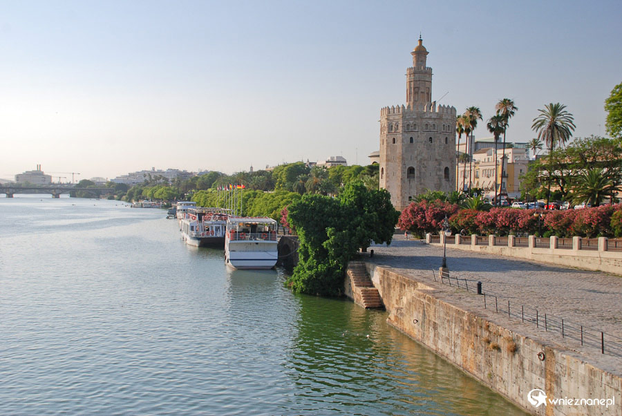 Sewilla. Torra del Oro pełniła niegdyś funkcje fortyfikacyjne. - foto: wnieznane.pl Sewilla. Torra del Oro pełniła niegdyś funkcje fortyfikacyjne. - foto: wnieznane.pl