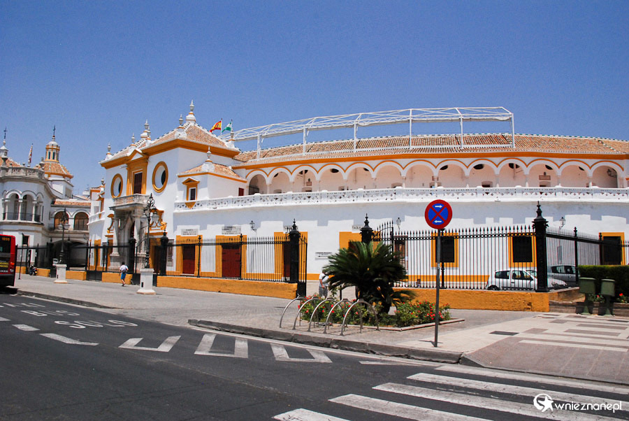 Sewilla. Główne wejście na teren areny corridy. - foto: wnieznane.pl Sewilla. Główne wejście na teren areny corridy. - foto: wnieznane.pl