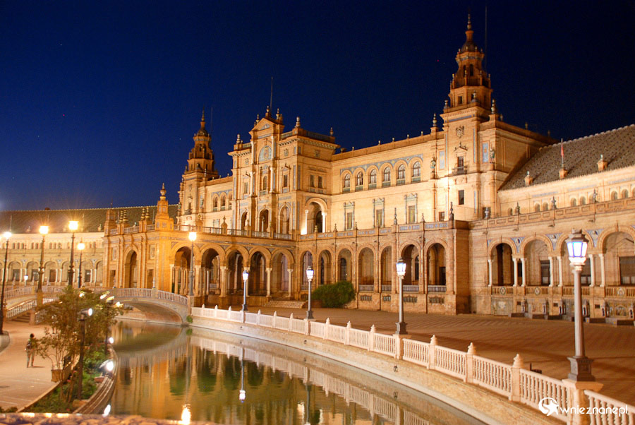 Sewilla. Budynek na placu Hiszpańskim zachwyca od 85 lat. - foto: wnieznane.pl Sewilla. Budynek na placu Hiszpańskim zachwyca od 85 lat. - foto: wnieznane.pl