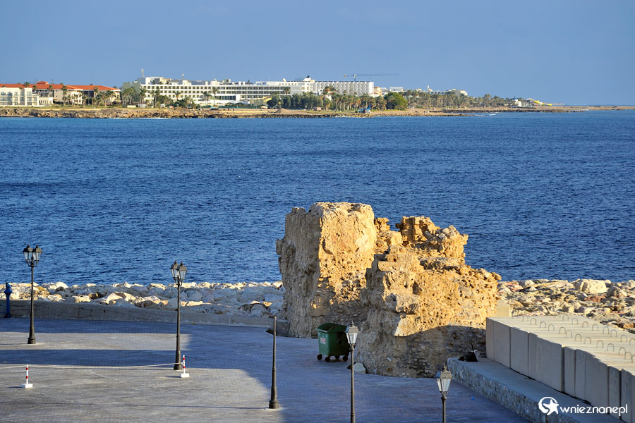Cypr zimą. Przy porcie i fortecy w Pafos. - foto: wnieznane.pl Cypr zimą. Przy porcie i fortecy w Pafos. - foto: wnieznane.pl