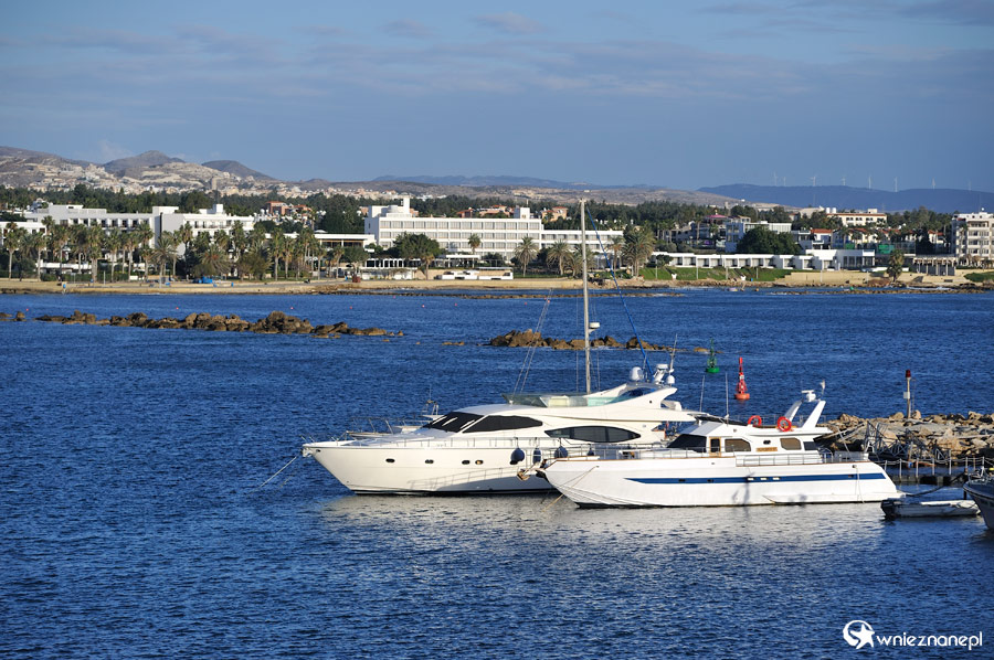 Cypr zimą. Jachty cumujące w Pafos. - foto: wnieznane.pl Cypr zimą. Jachty cumujące w Pafos. - foto: wnieznane.pl