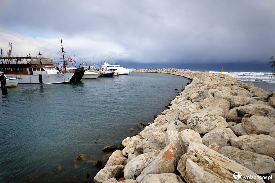 Cypr zimą. Port w Larnace. - foto: wnieznane.pl Cypr zimą. Port w Larnace. - foto: wnieznane.pl