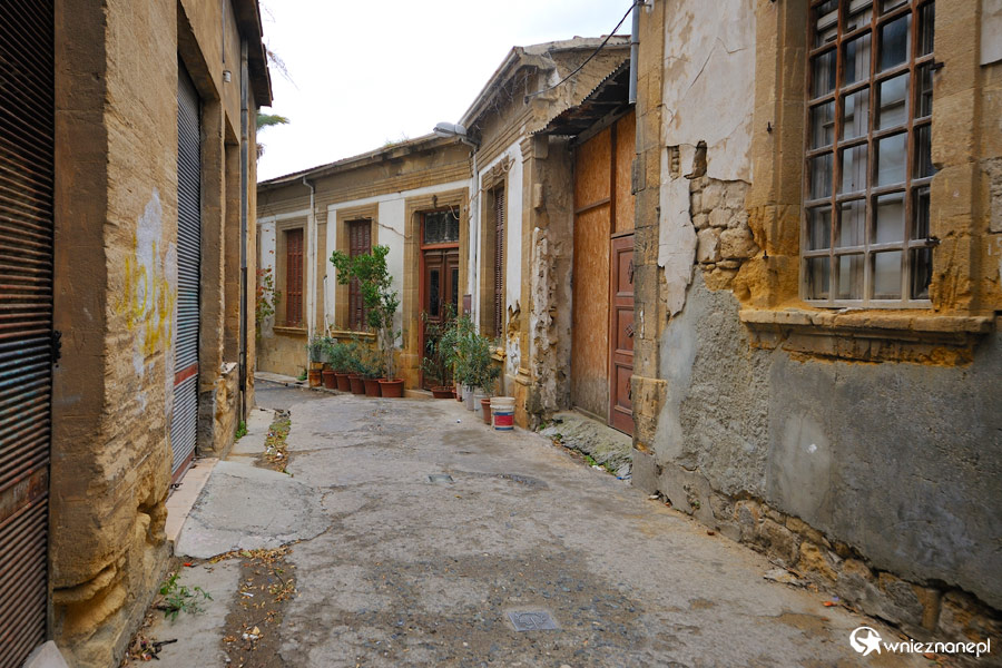 Cypr zimą. Uliczka w starym centrum Nikozji. - foto: wnieznane.pl Cypr zimą. Uliczka w starym centrum Nikozji. - foto: wnieznane.pl