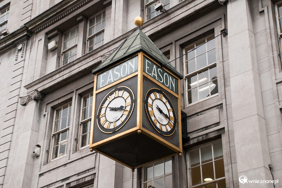 Dublin. Zegar przy domu handlowym Eason przy O'Connell Street. - foto: wnieznane.pl Dublin. Zegar przy domu handlowym Eason przy O'Connell Street. - foto: wnieznane.pl