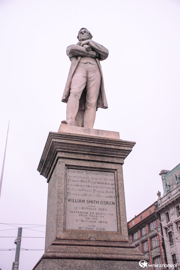 Dublin. Pomnik Williama Smitha O'Briena przy O'Connell Street. - foto: wnieznane.pl Dublin. Pomnik Williama Smitha O'Briena przy O'Connell Street. - foto: wnieznane.pl