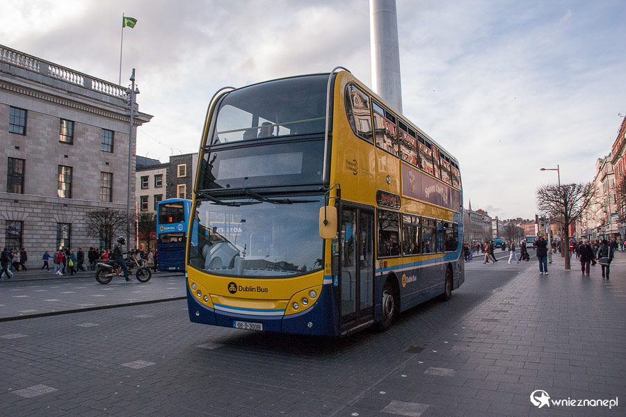 Dublin. O'Connell Street. Piętrowe autobusy to nie tylko domena Londynu. - foto: wnieznane.pl Dublin. O'Connell Street. Piętrowe autobusy to nie tylko domena Londynu. - foto: wnieznane.pl