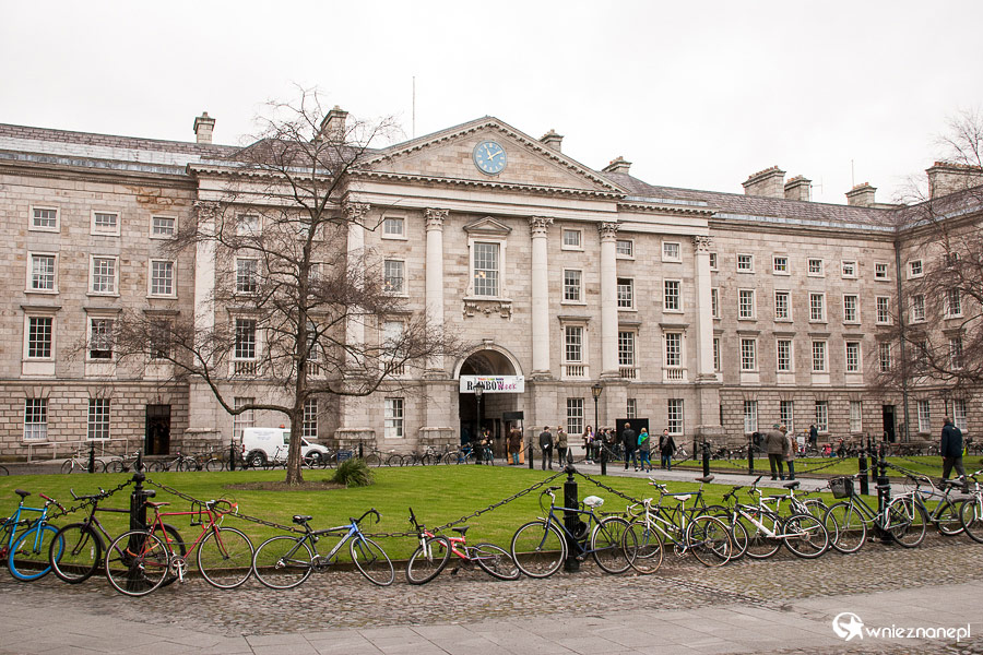 Dublin. Trinity College widziane od strony dziedzińca. - foto: wnieznane.pl Dublin. Trinity College widziane od strony dziedzińca. - foto: wnieznane.pl